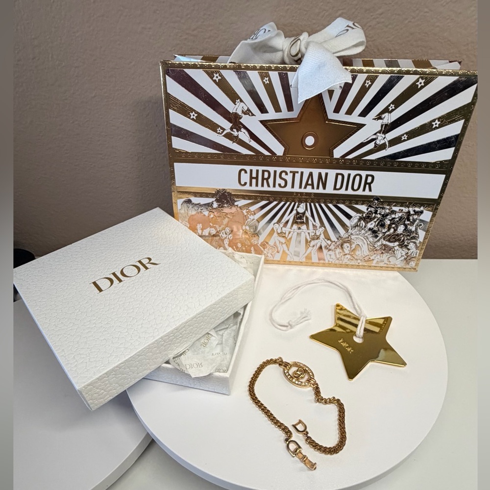 ✨Authentic Vintage Dior Gold Chain Bracelet with Logo Charm
